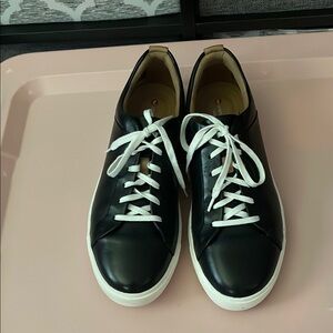 EUC Clarks “unstructured” Black Leather Sneaker SZ 9.5